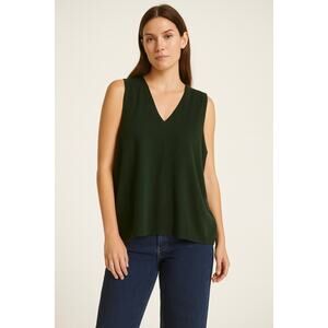 4 for $10 Forest green sleeveless knit top 18–20